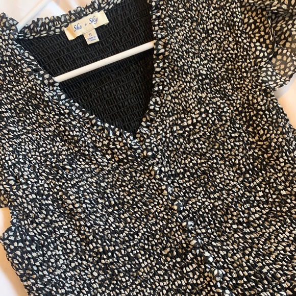 Black & White Ruched Top - Picture 3 of 4